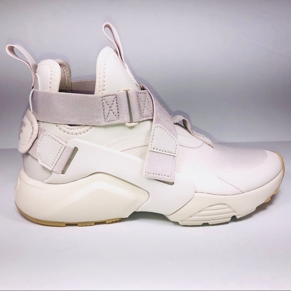 nike air huarache city desert sand